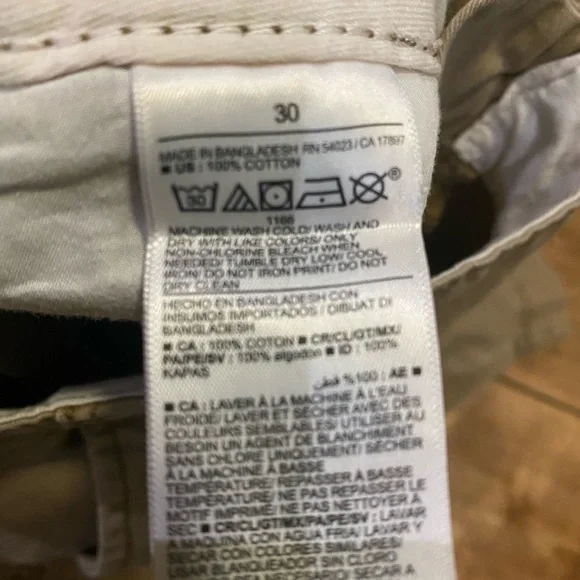 Old Navy Lived-in Khaki Shorts size 30 waist Men’s - Picture 5 of 6